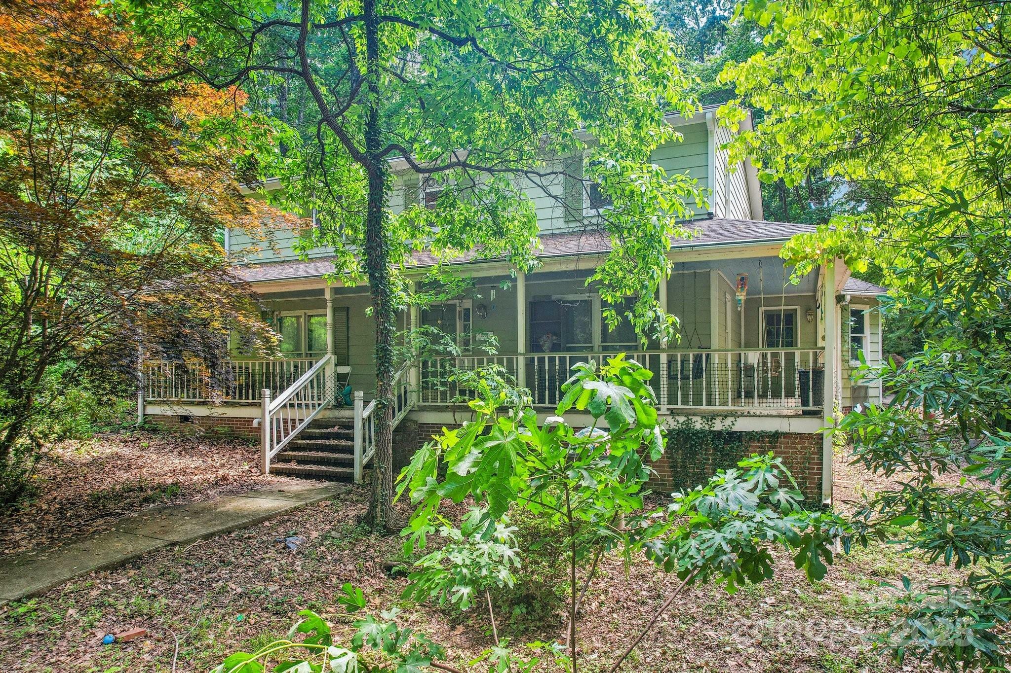 Property Photo: 8504 Knollwood Circle NC 28213