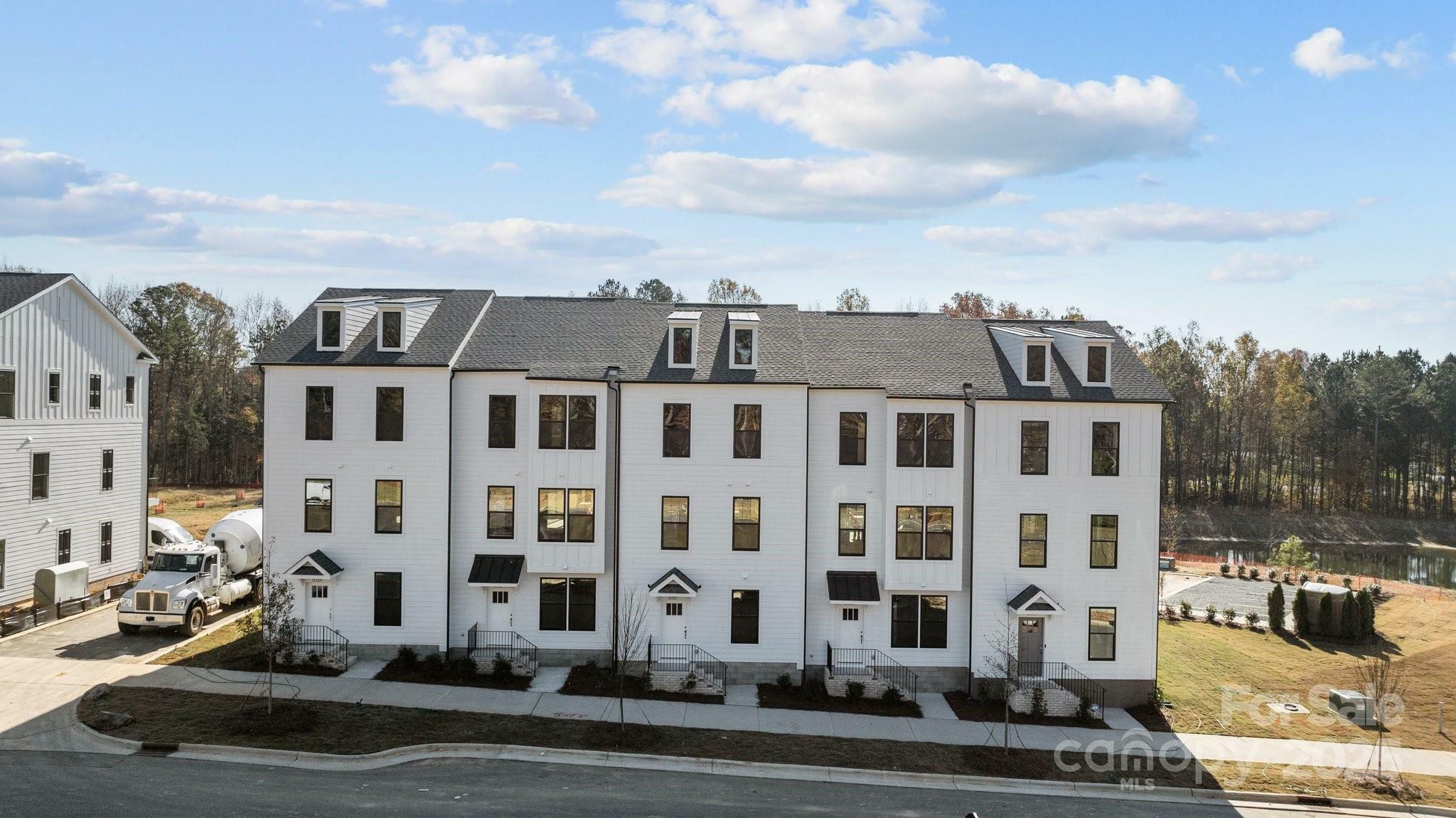7130 Westrow Avenue 37 End  Charlotte NC 28278 photo