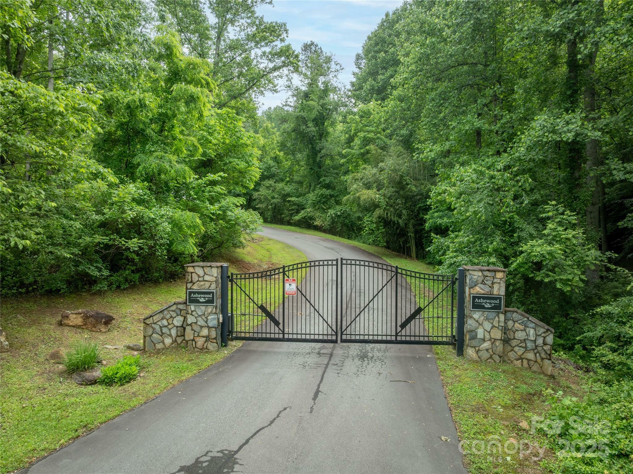 Property Photo: 68 Bamboo Trail NC 28715