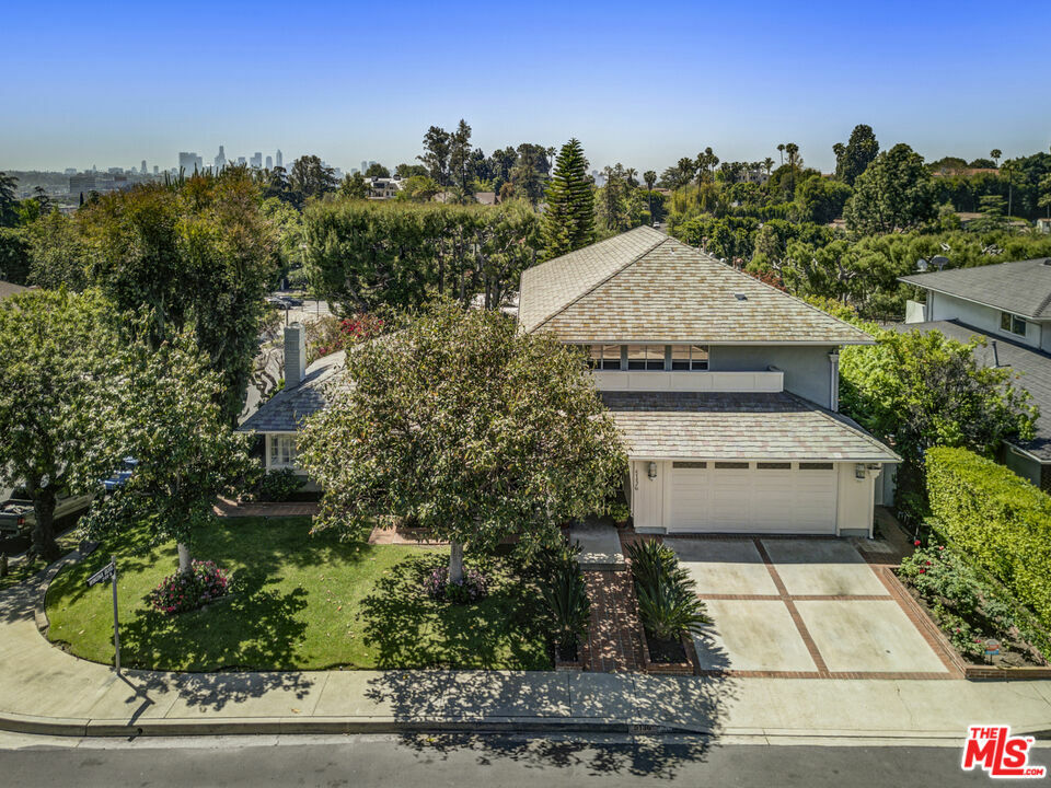 5136 Los Bonitos Way  Los Angeles CA 90027 photo