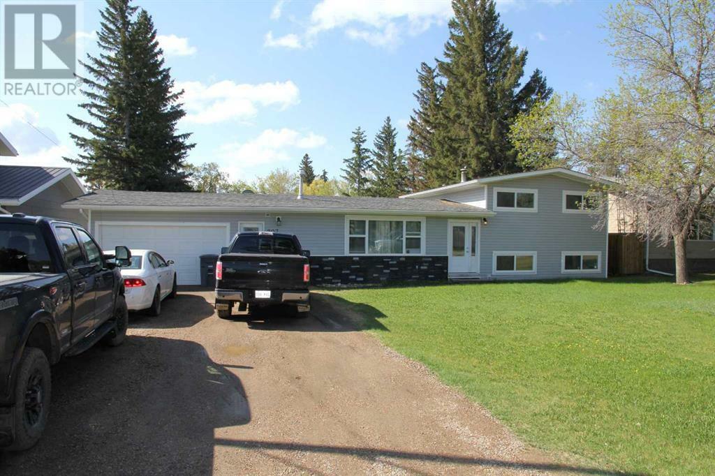 Property Photo:  207 5 Avenue West  SK S0M 1M0 