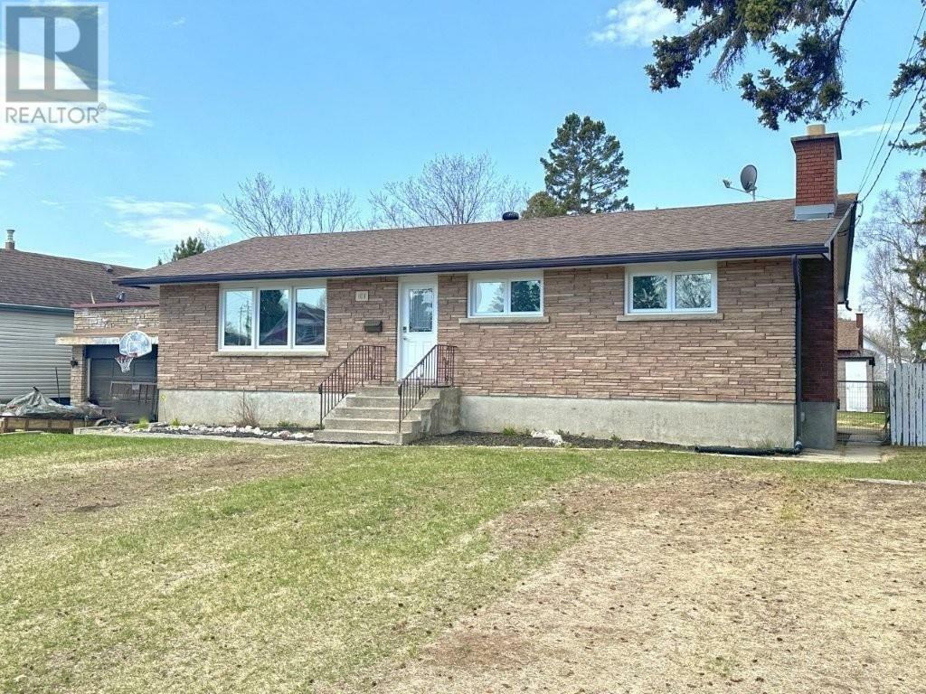 Photo de la propriété: 101 Shipley Street ON P7A 3C6