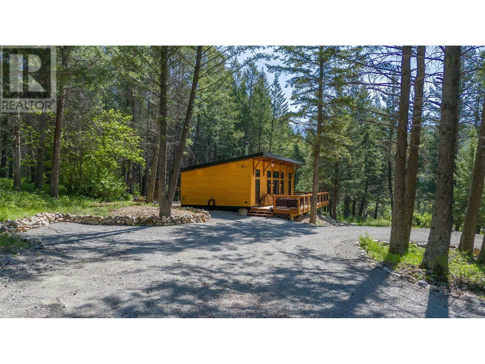 Property Photo: 8796 North Hirtz Street BC V0B 1T3