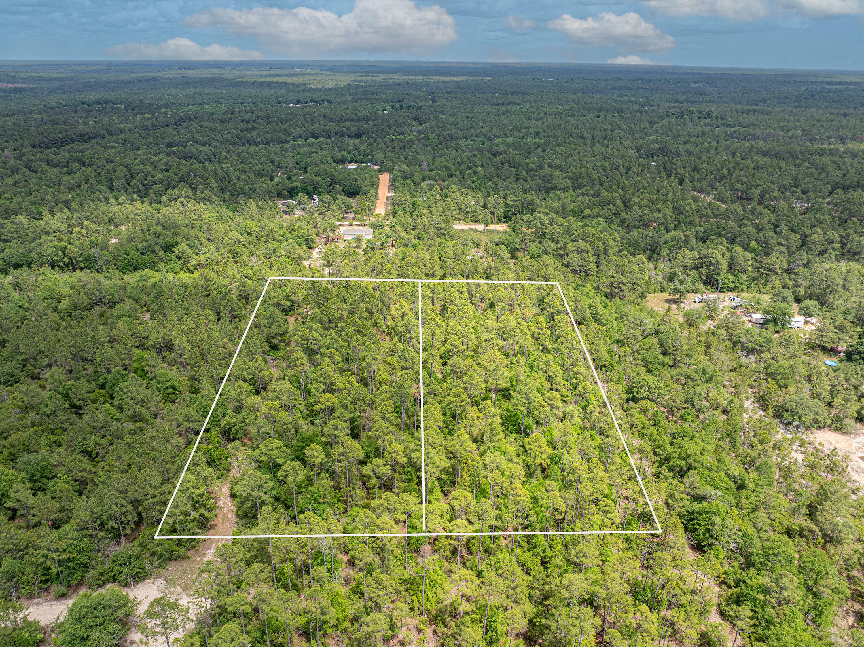 Property Photo: 2.5 Acres Coventry Road Lot A FL 32433