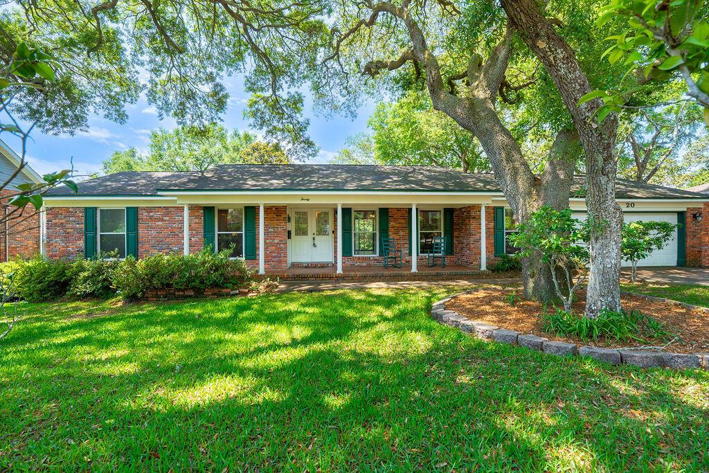 Property Photo: 20 NW Linwood Road FL 32547