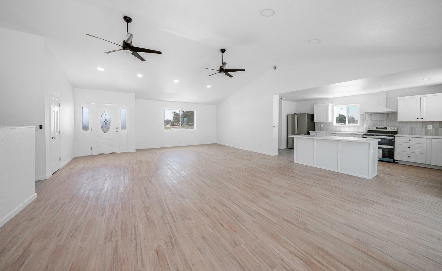 Property Photo: 15758 Mark Road CA 93636