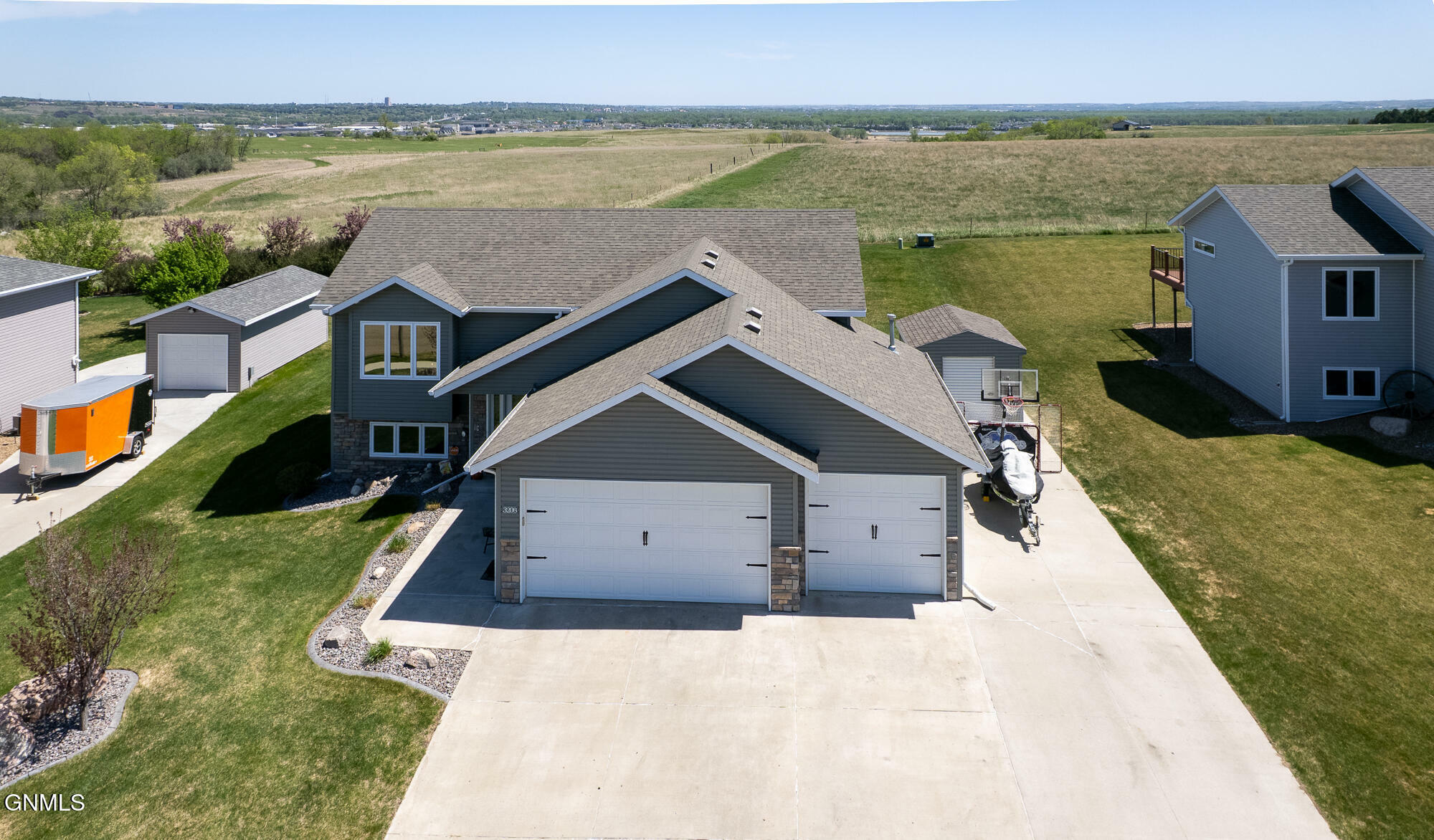 3208 14th Avenue SE  Mandan ND 58554 photo