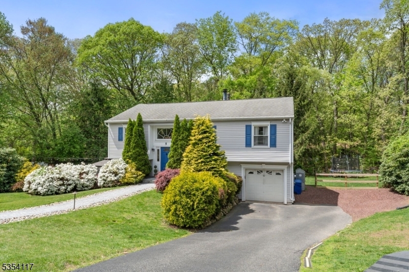 Property Photo: 5 Francine Pl NJ 07438