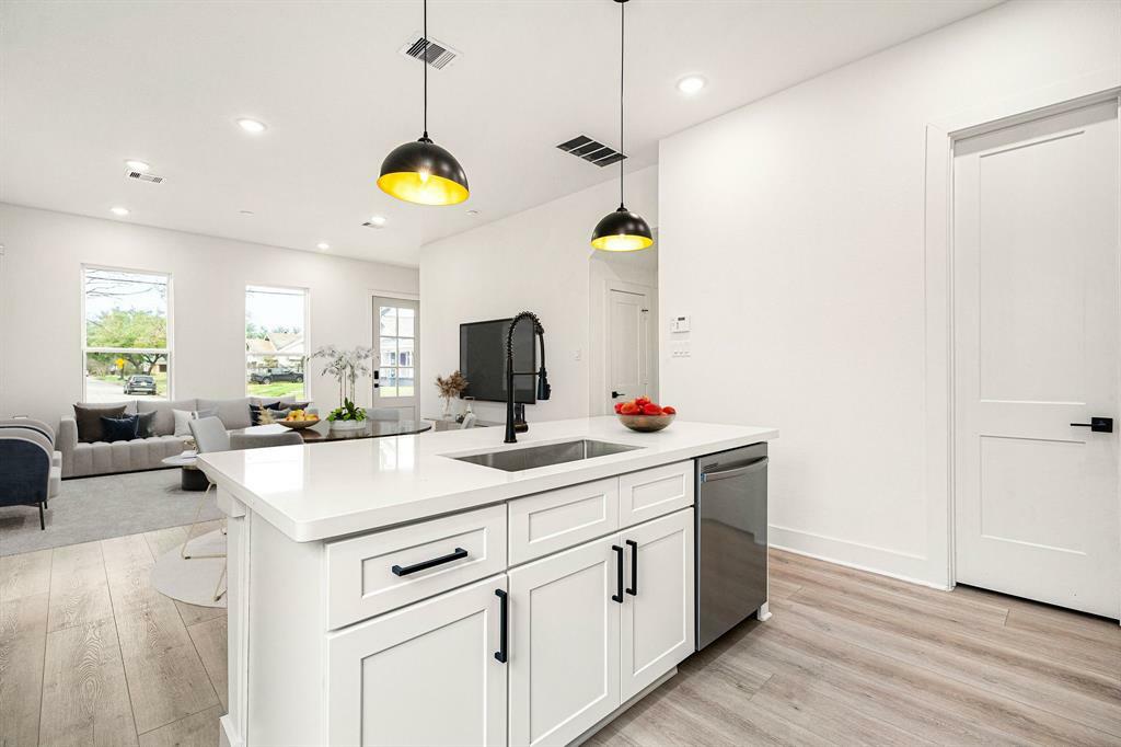 Property Photo: 747 Dumble Street TX 77023