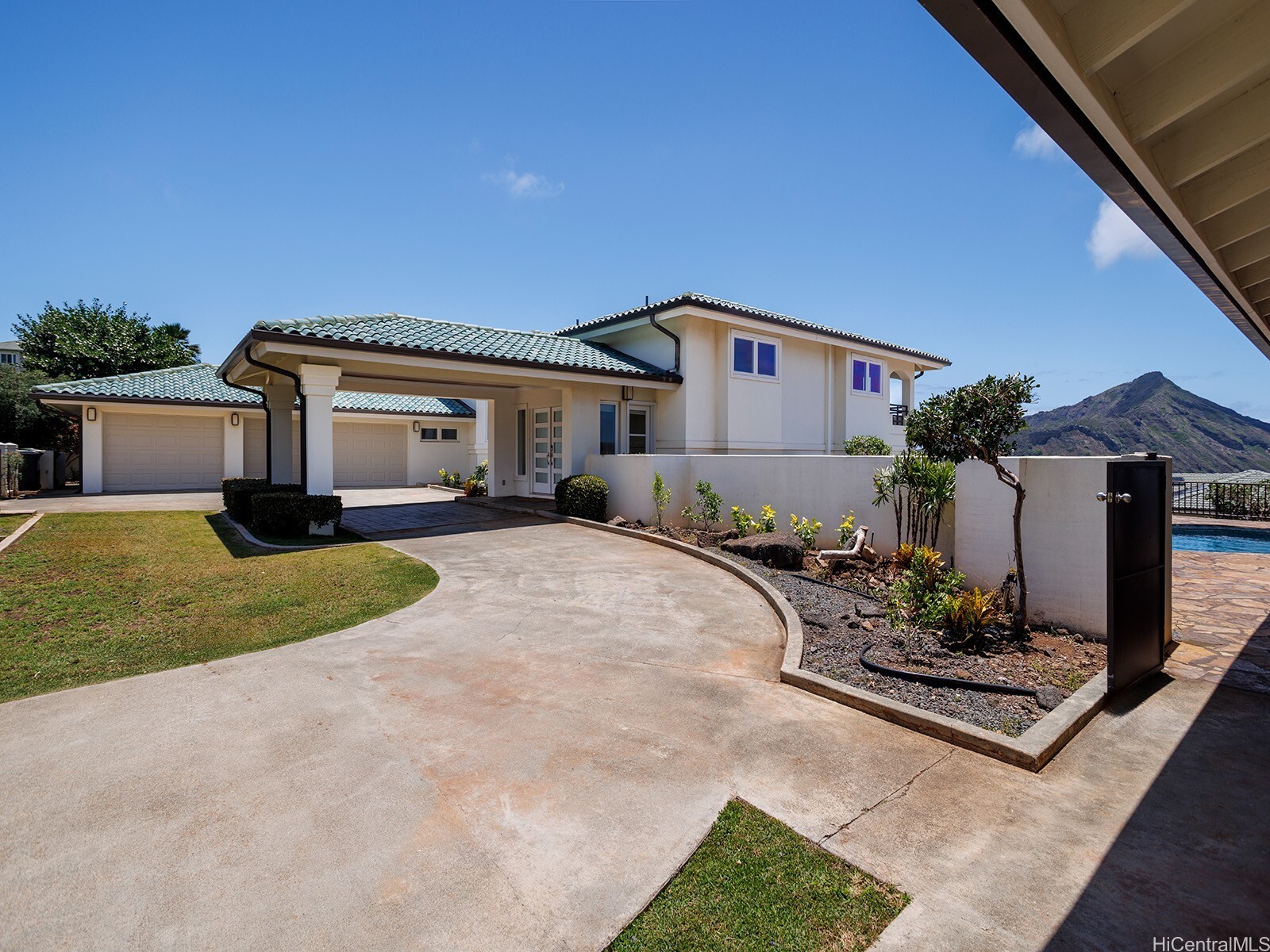 Property Photo:  1007 Kuamauna Street  HI 96825 