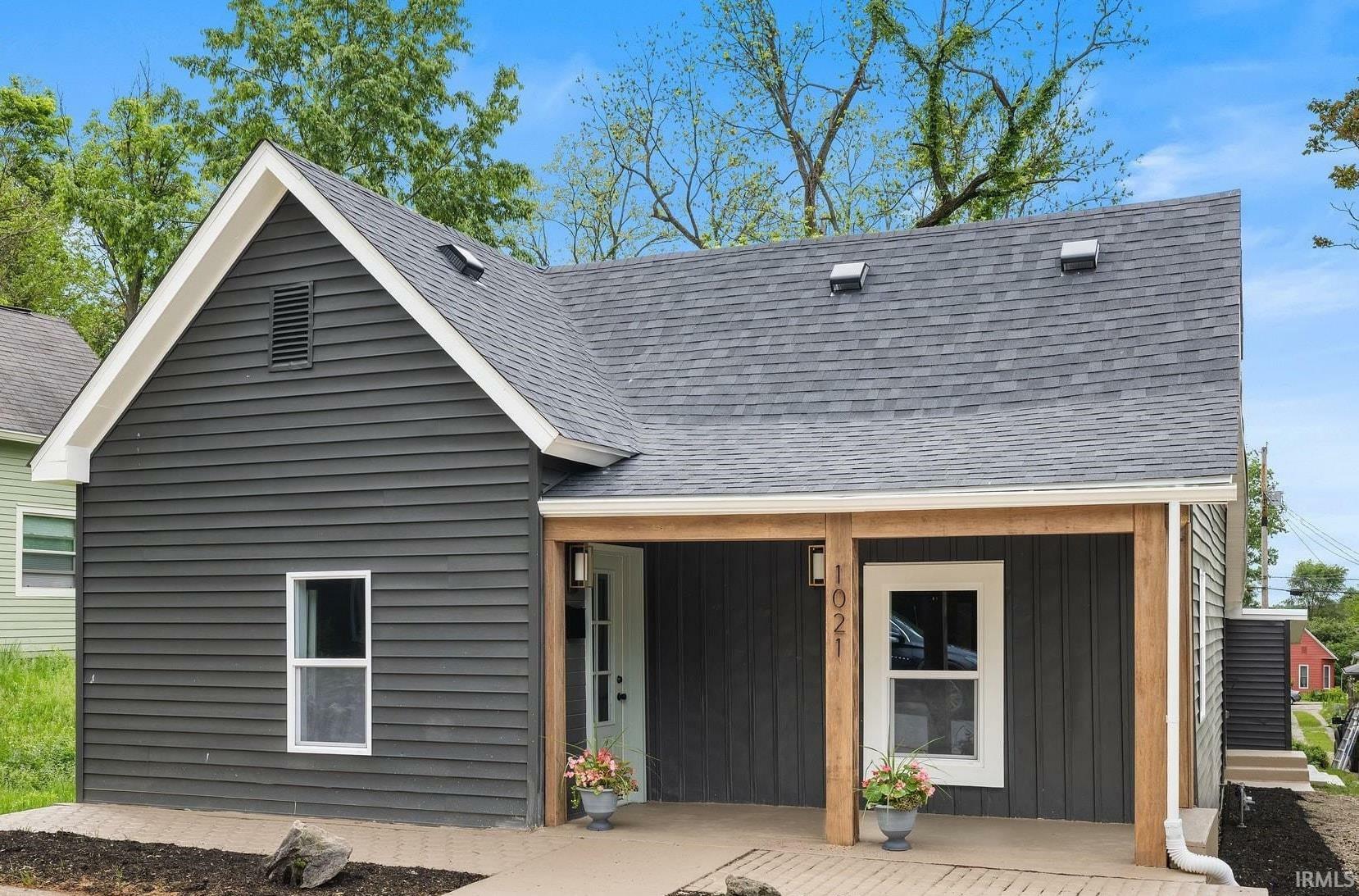Property Photo: 1021 W 7th Street IN 47404