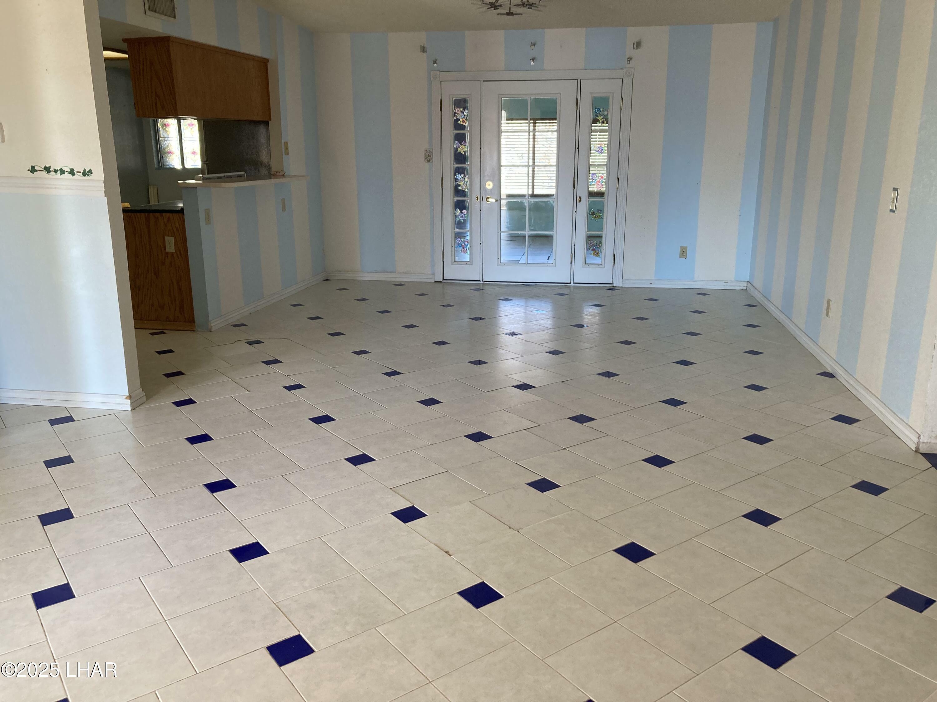 Property Photo: 3128 Daytona Ave AZ 86403