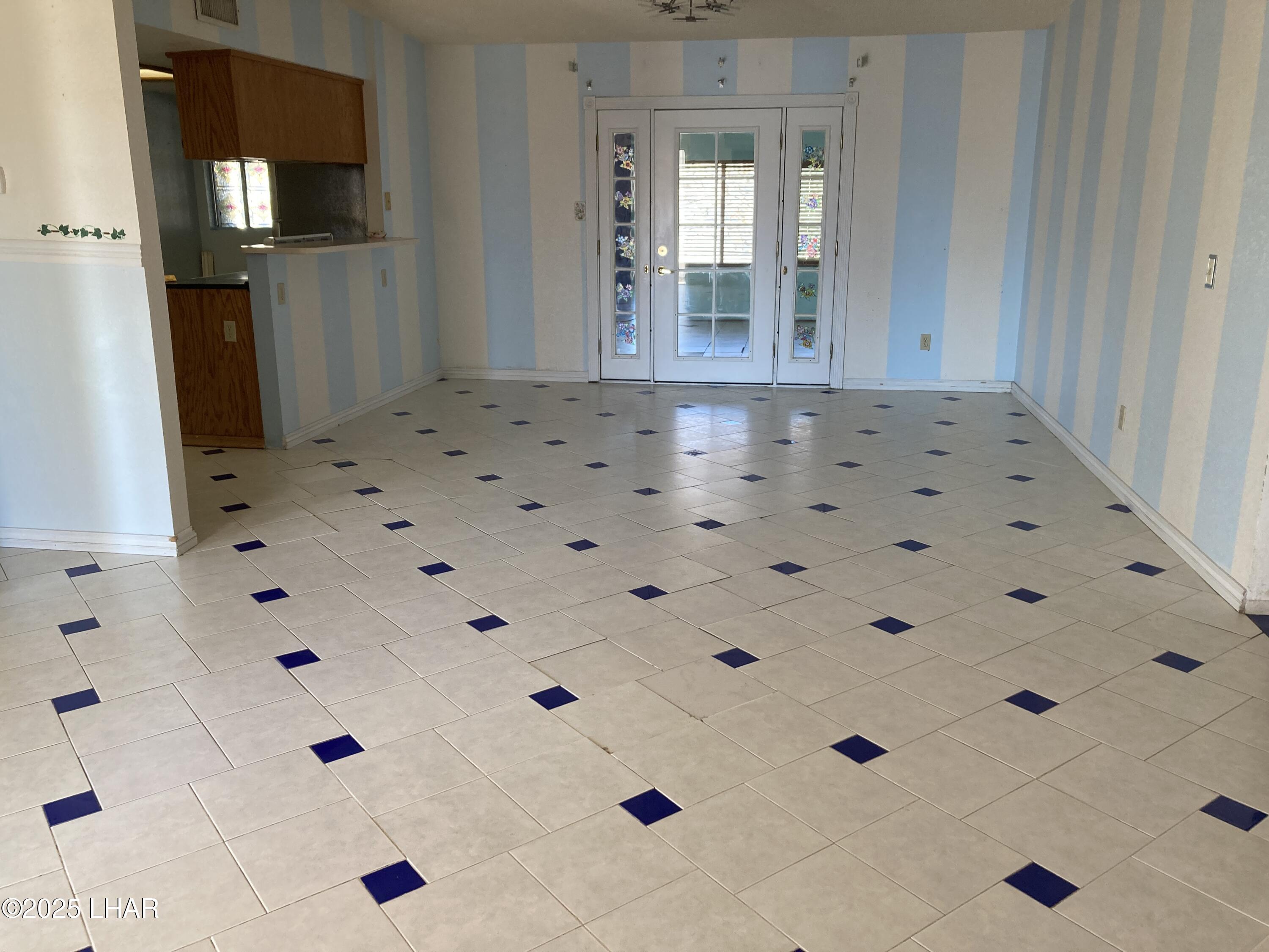 Property Photo: 3128 Daytona Ave AZ 86403