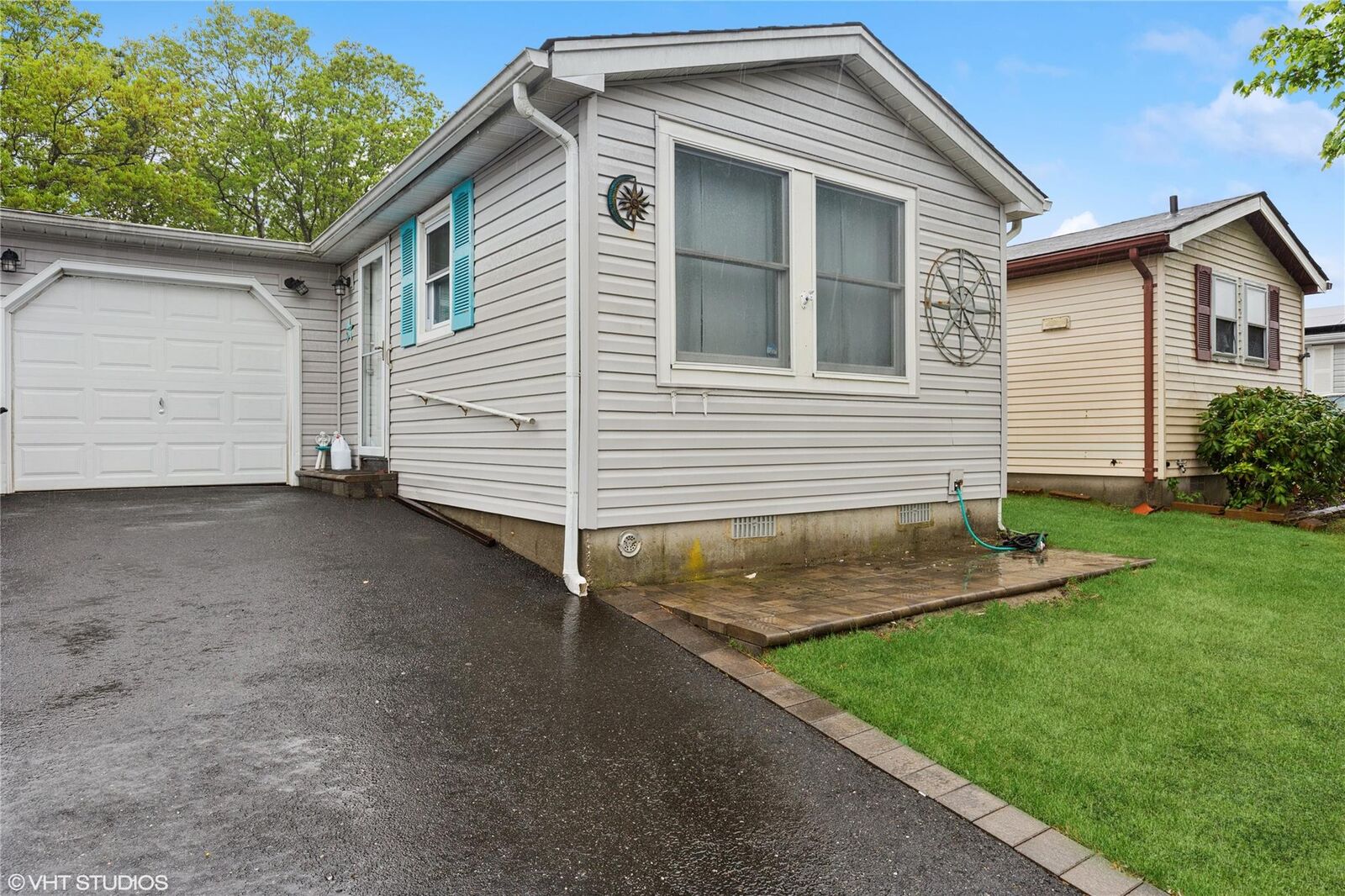 Property Photo: 87 Village Circle W NY 11949