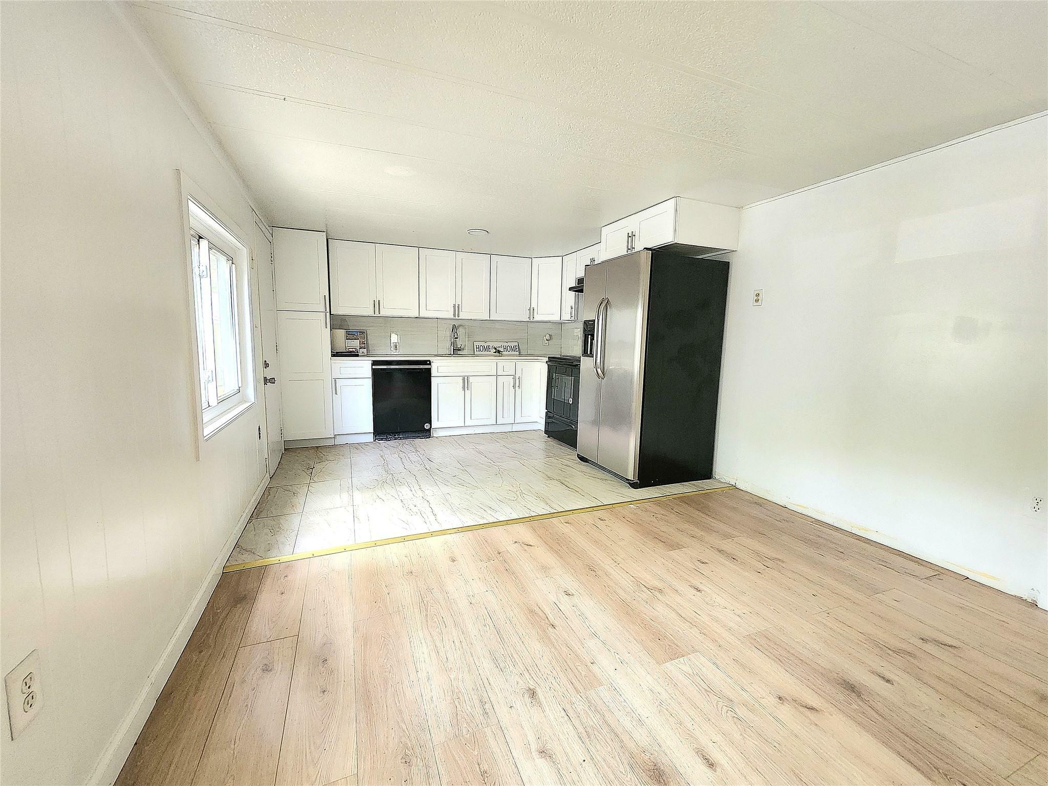 Property Photo:  525 Riverleigh Avenue 111  NY 11901 