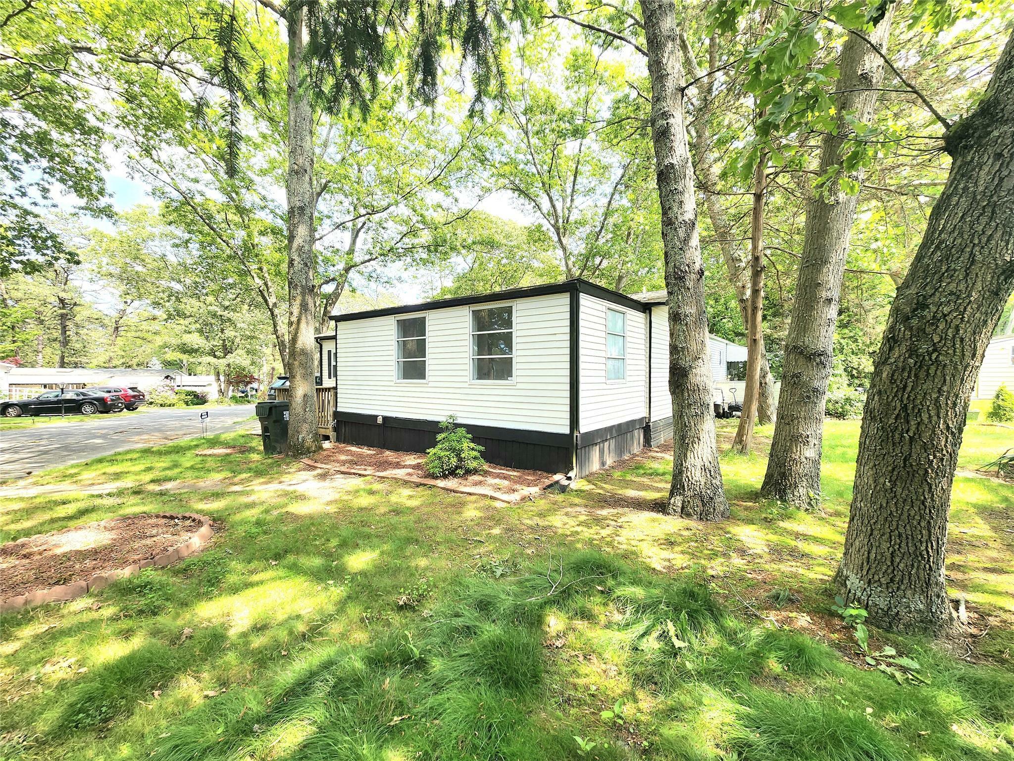 Property Photo:  525 Riverleigh Avenue 111  NY 11901 