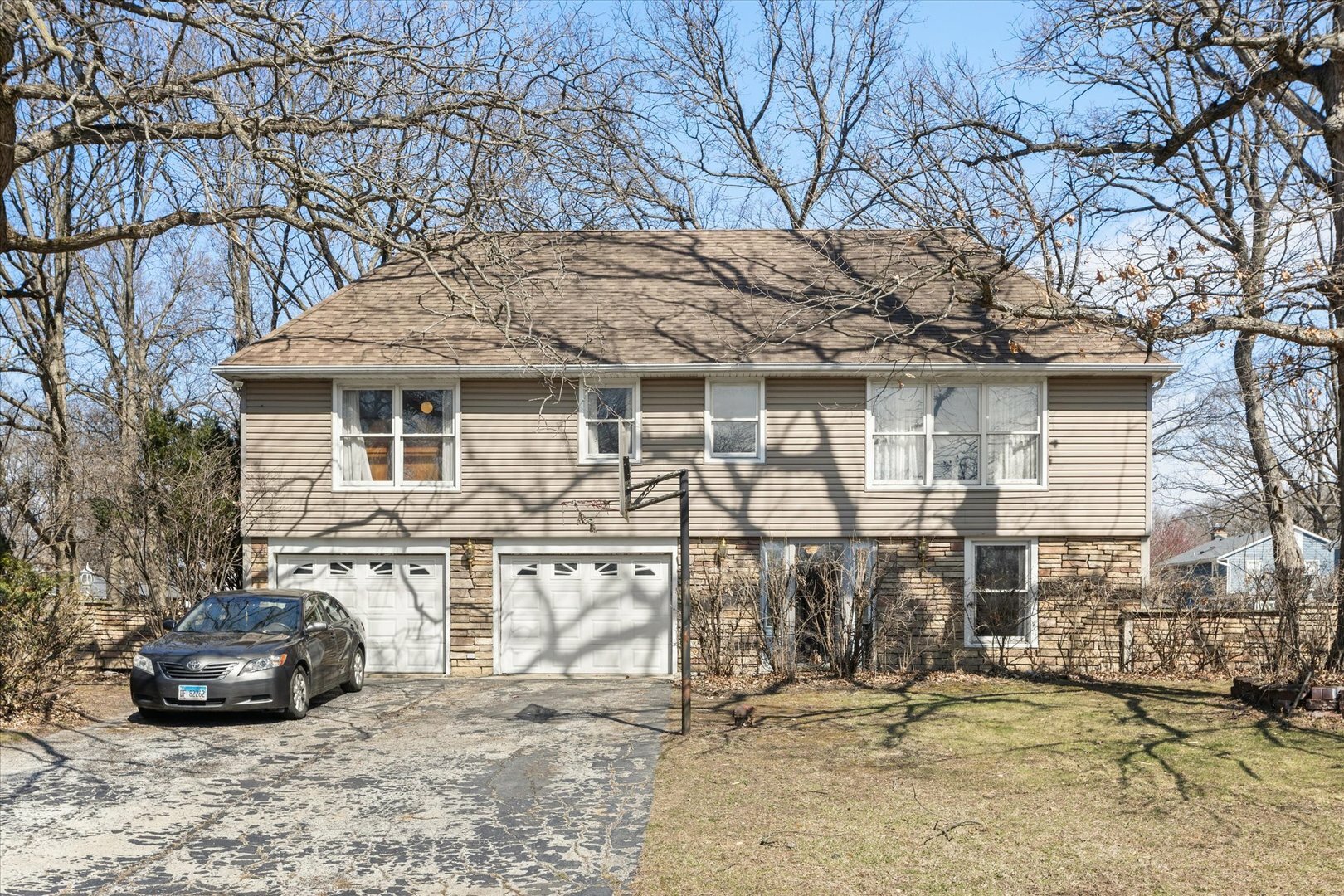 Property Photo: 44 Crestwood Drive IL 60432