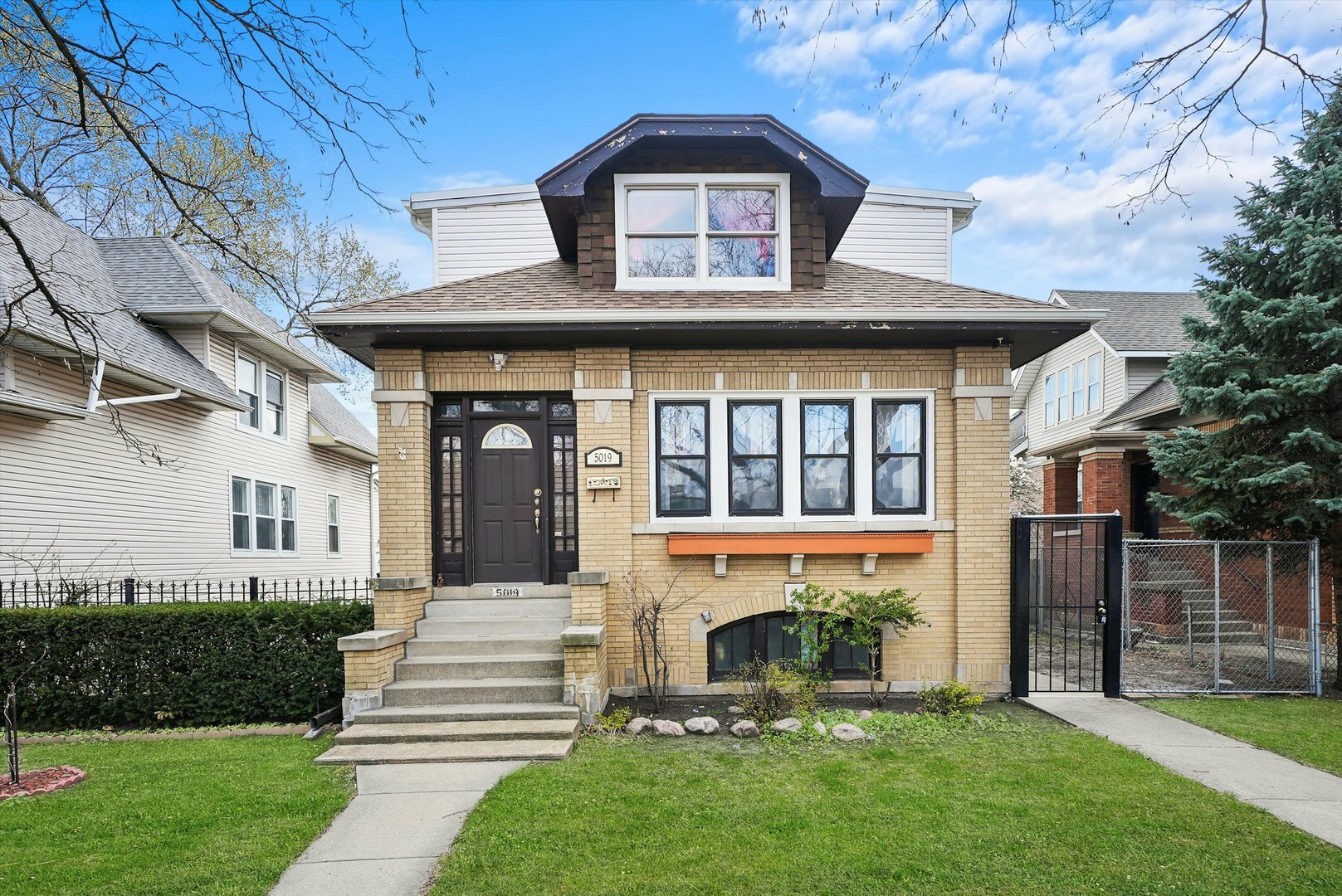 Property Photo: 5019 N Kostner Avenue IL 60630