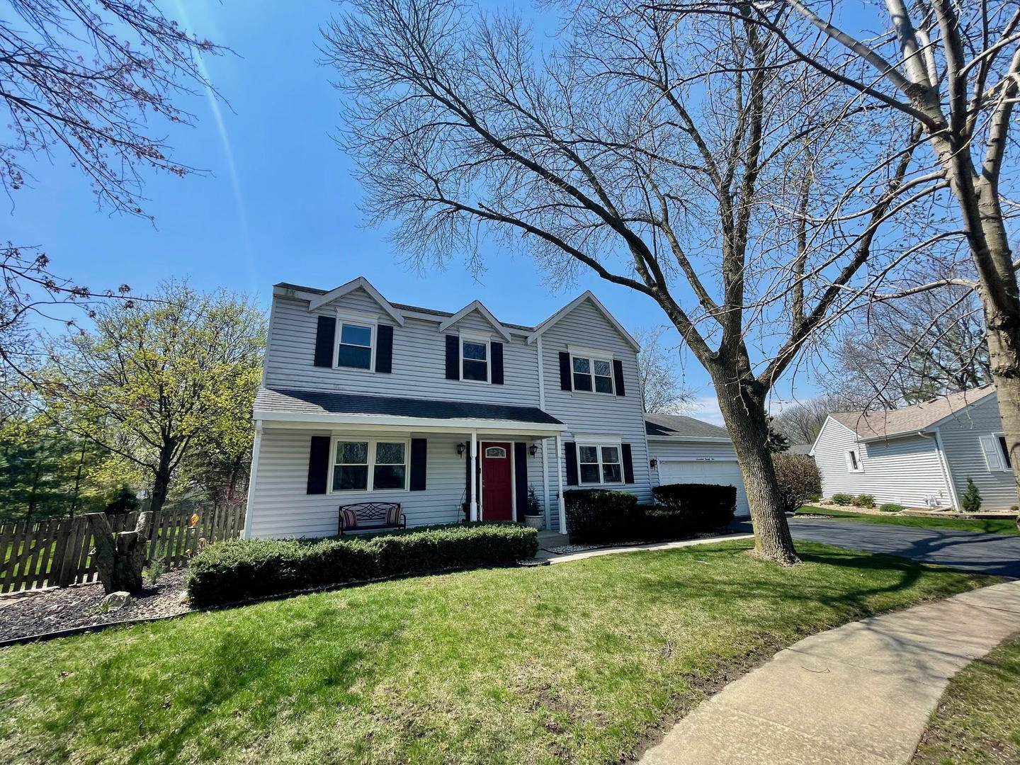 Property Photo: 1725 Drake Court IL 60565