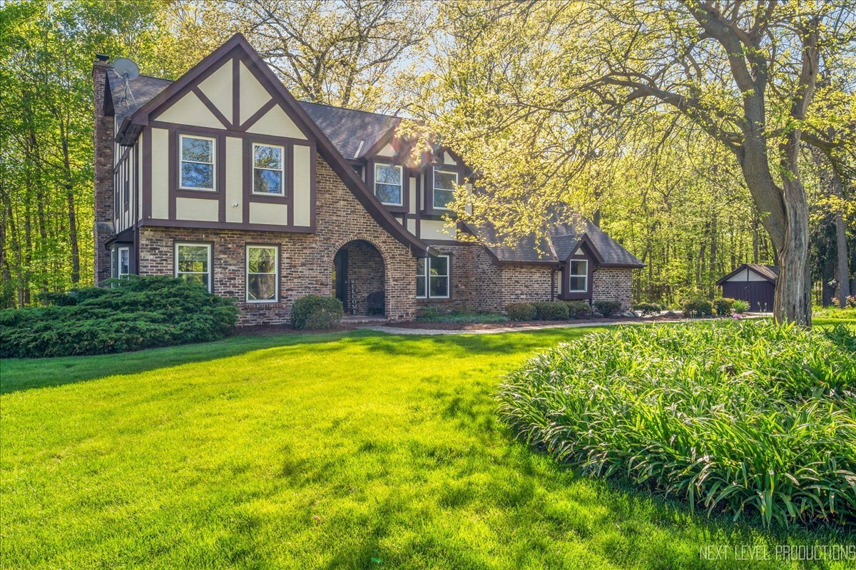 Property Photo: 36W785 Stonebridge Lane IL 60175