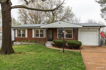 Property Photo: 10 Lennox Terrace MO 63043