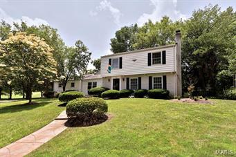 Property Photo: 104 Heatherbrook Lane MO 63122