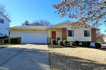 Property Photo:  919 Fernway Lane  MO 63141 