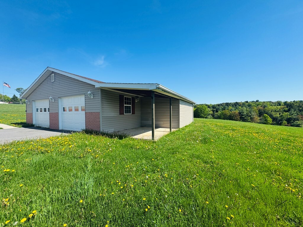 Property Photo: 103 Campbellville Rd PA 18833