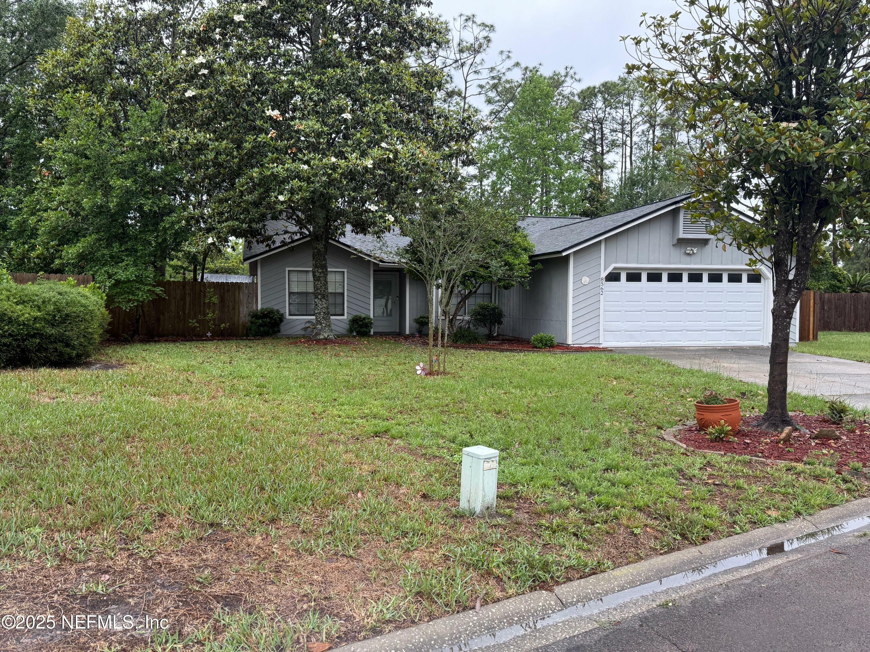Property Photo: 8562 Echoridge Court FL 32244