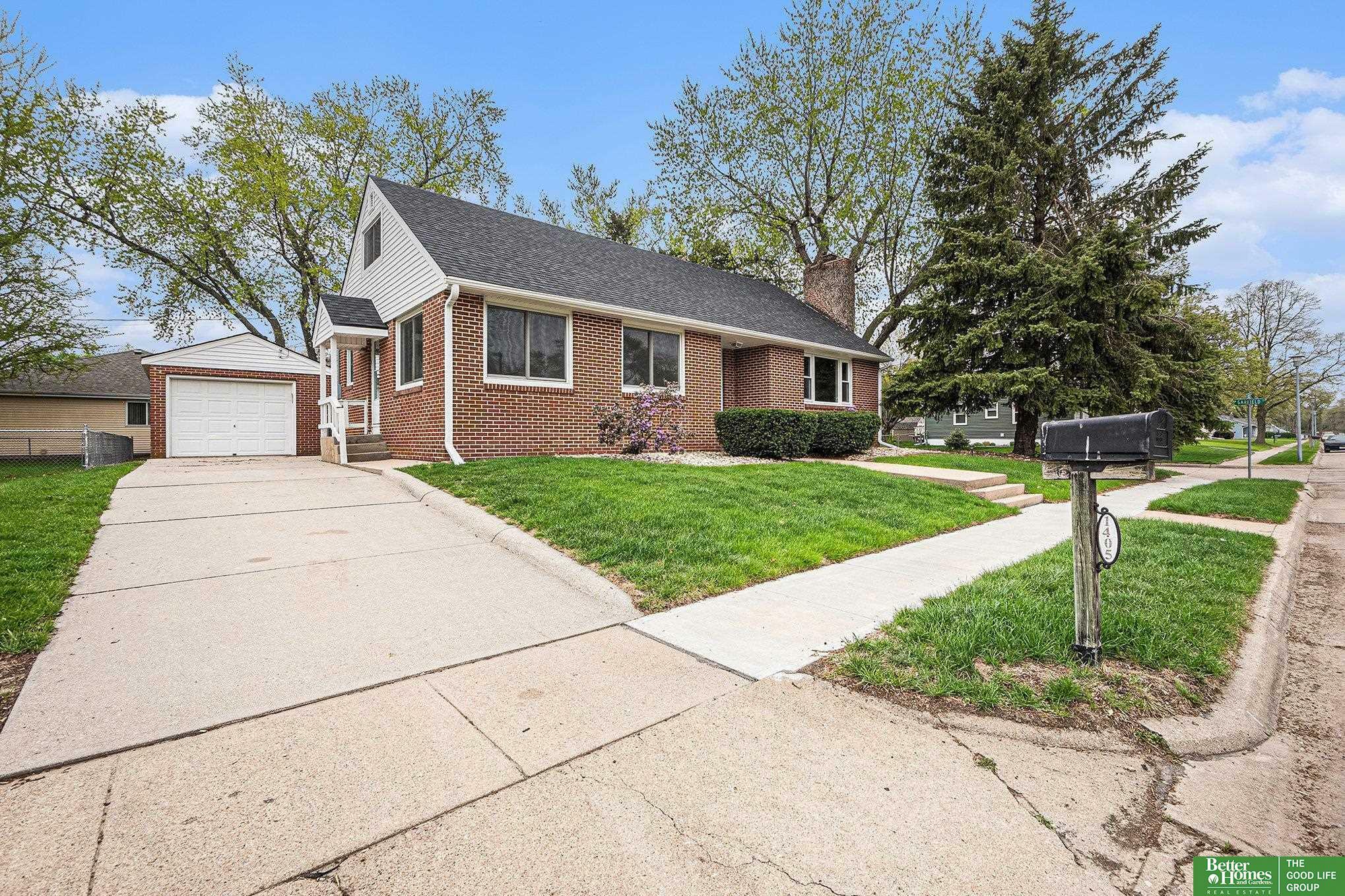 Property Photo: 1405 E Linden Avenue NE 68025