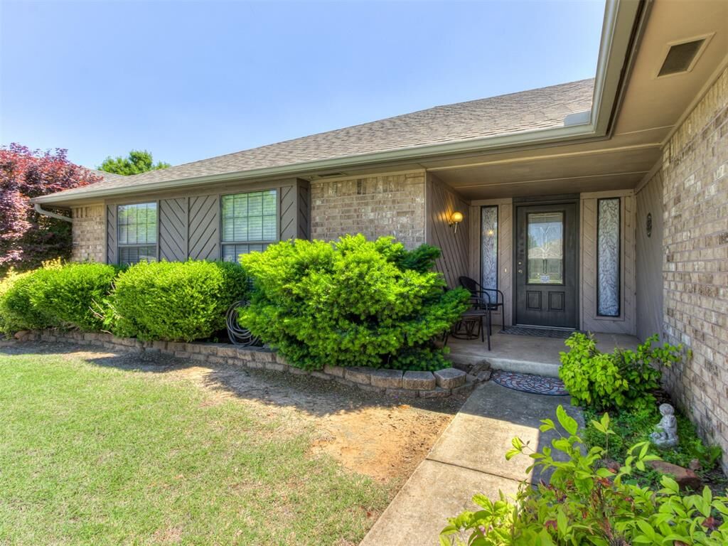 Photo de la propriété:  312 Carlsbad Court  OK 73099 