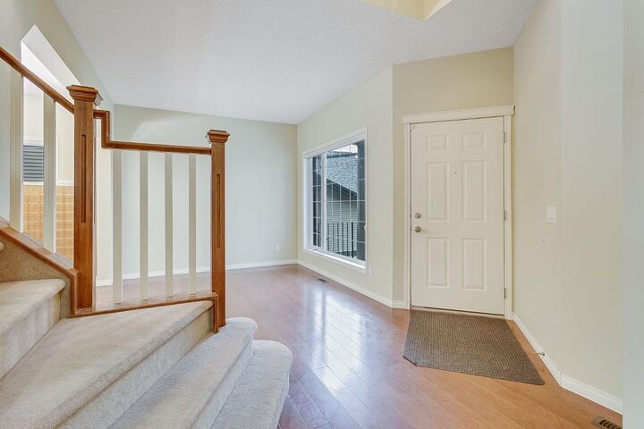 Property Photo:  596 Cougar Ridge Drive SW  AB T3H 5A4