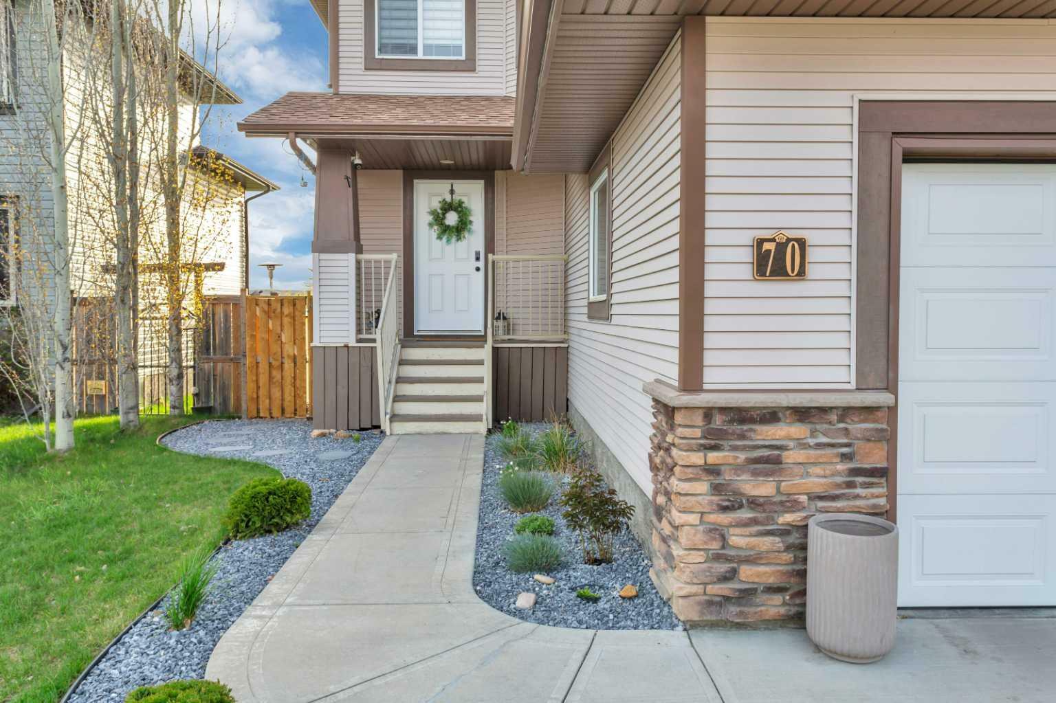 Property Photo: 70 Larsen Crescent AB T4R 0J2