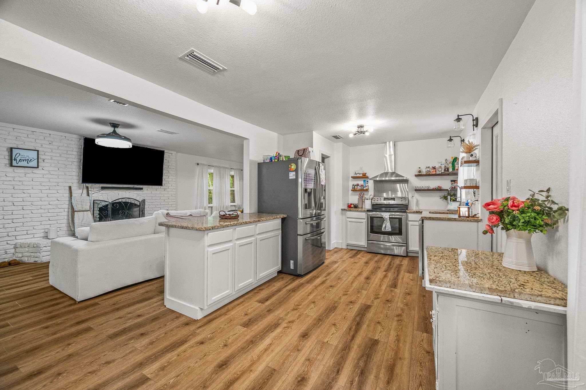 Property Photo: 8423 Kause Rd FL 32506