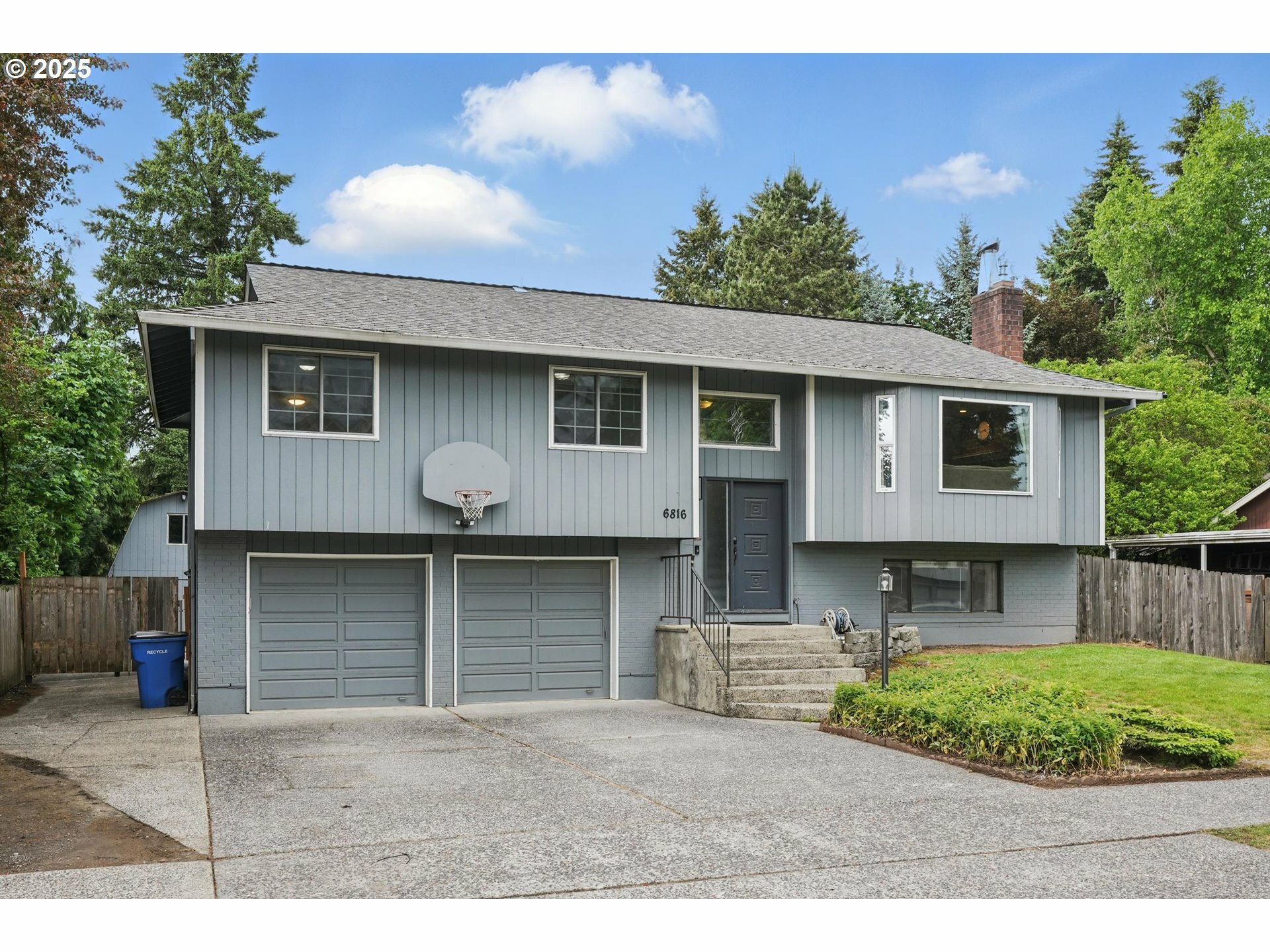 Property Photo: 6816 NE 65th Ave WA 98661