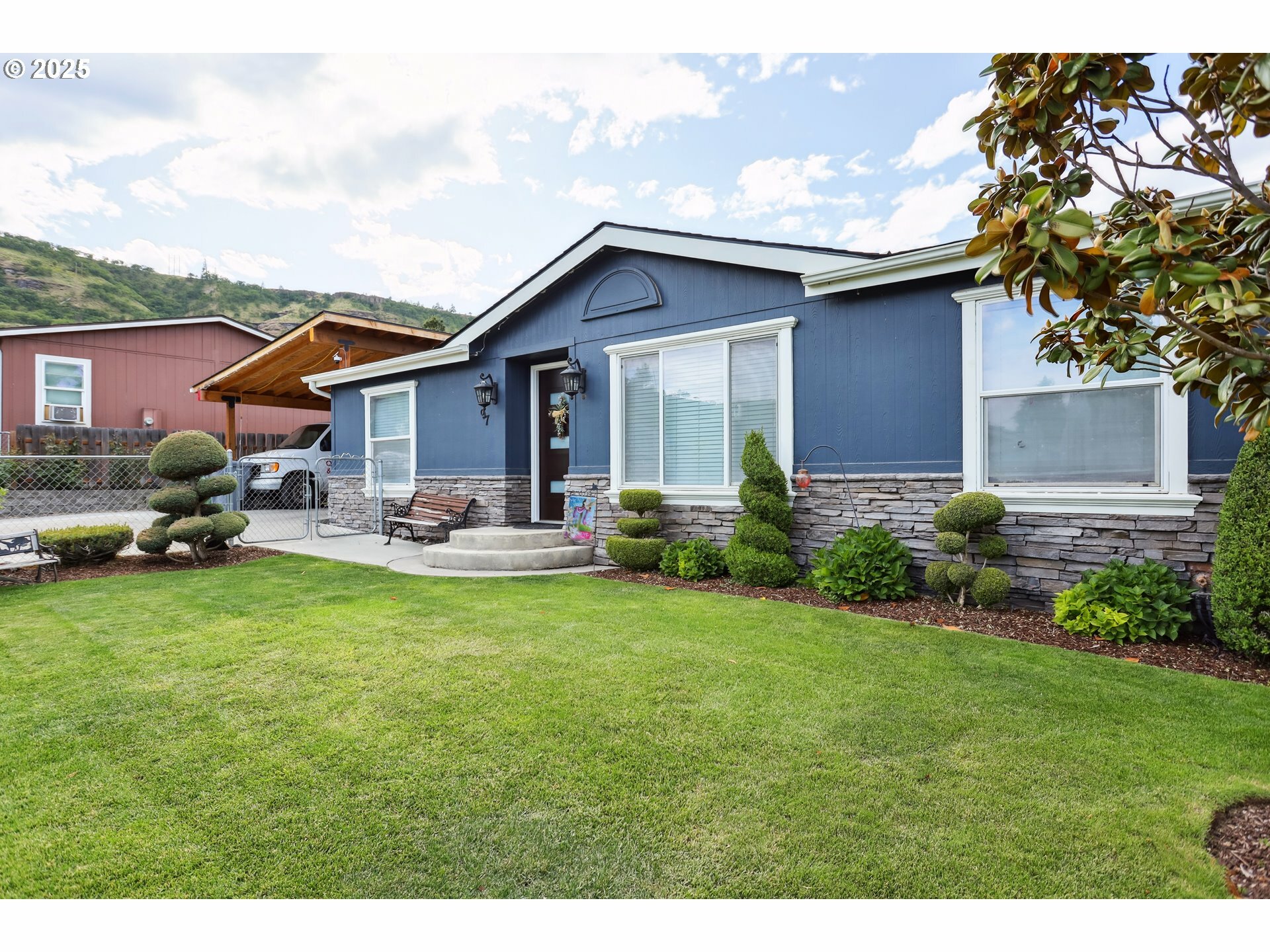 Property Photo: 973 Honey Do St OR 97058