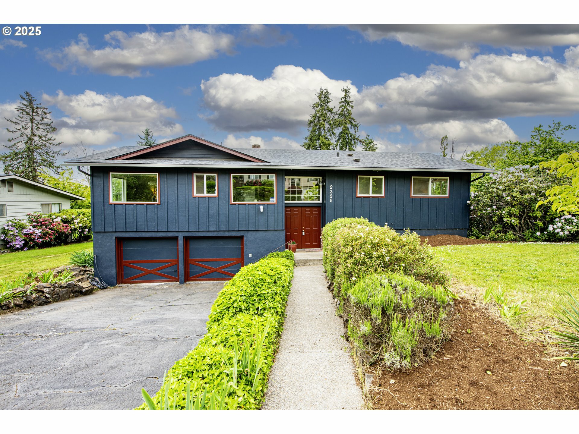 Property Photo: 2395 W 21st Ave OR 97405