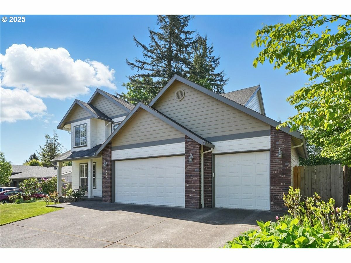 Property Photo: 910 NW 22nd Ave WA 98607