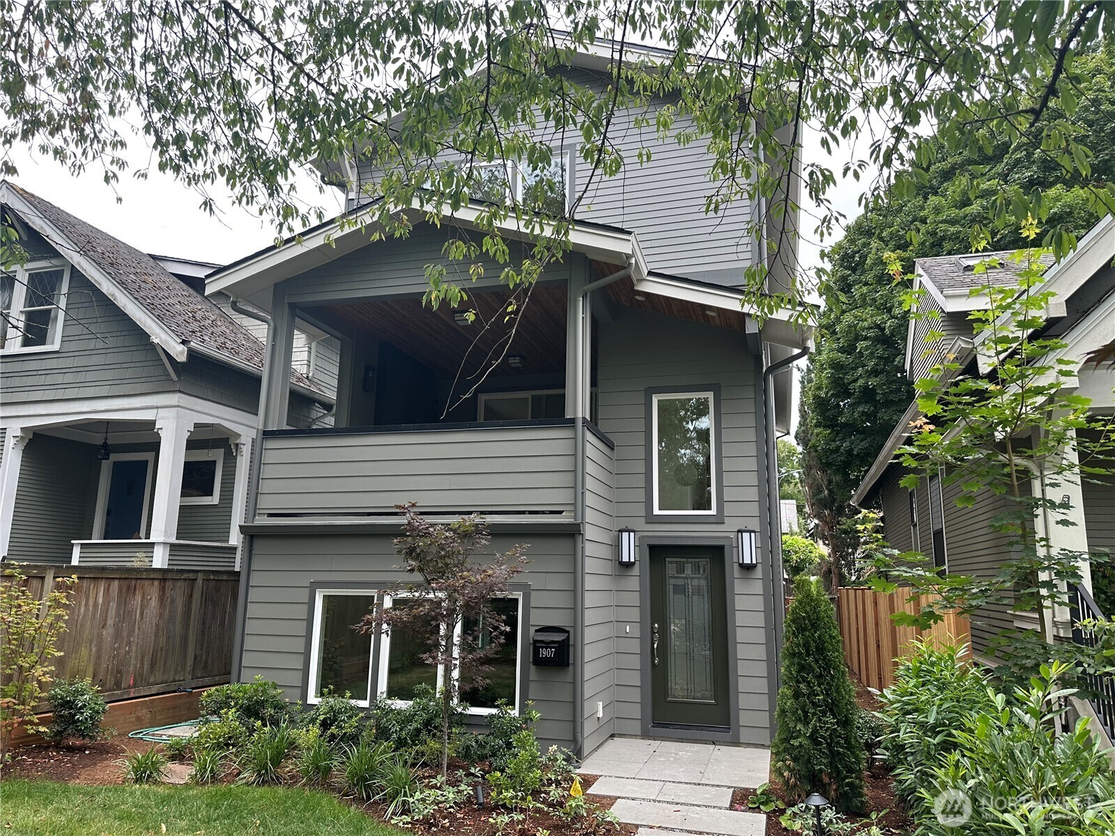 Property Photo: 1907 5th Avenue W WA 98109
