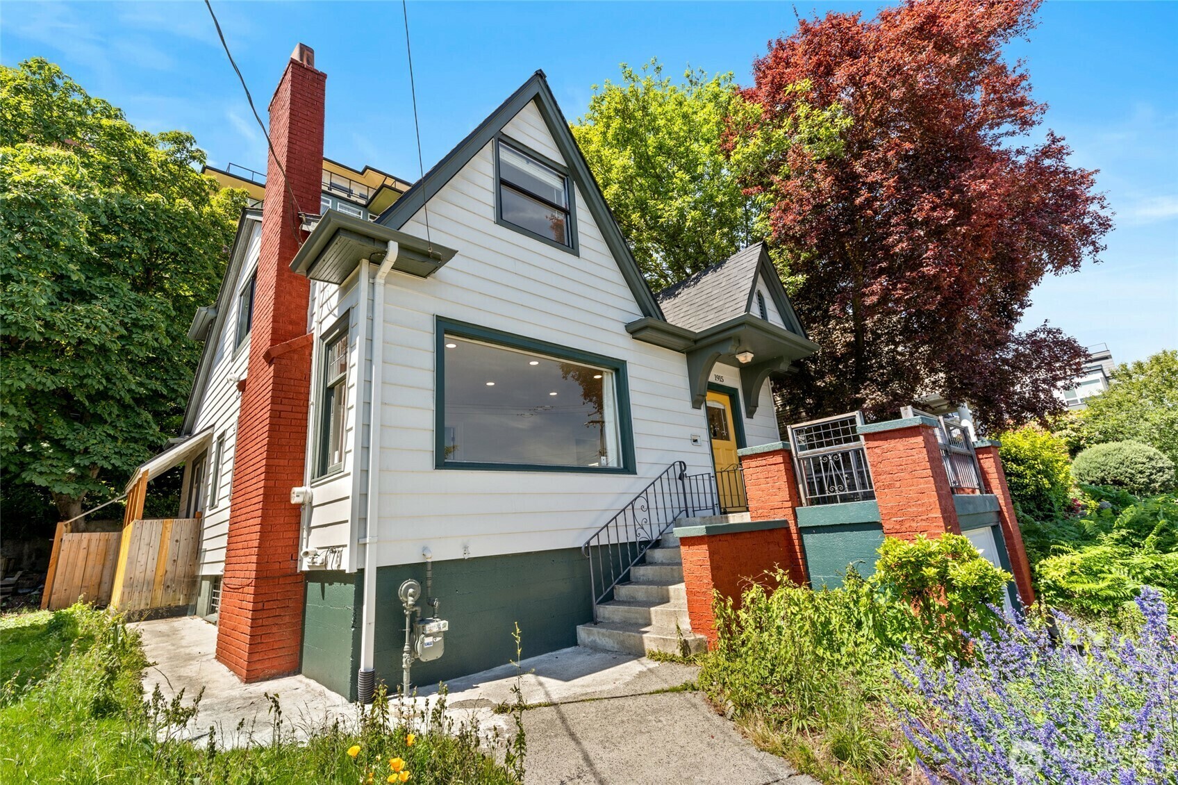 Property Photo: 1915 Dexter Avenue N WA 98109