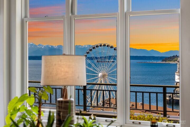 Property Photo: 1009 Western Avenue 1203 WA 98104