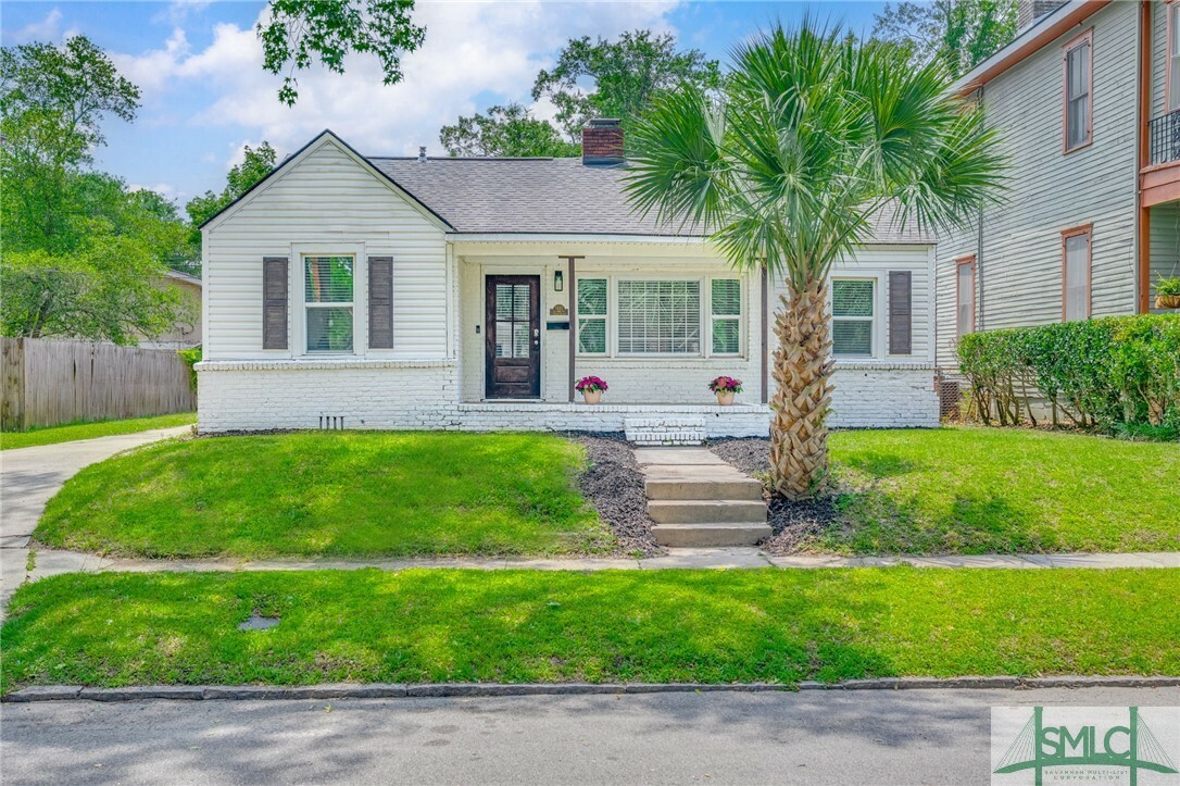 Property Photo: 1221 E 32nd Street GA 31404