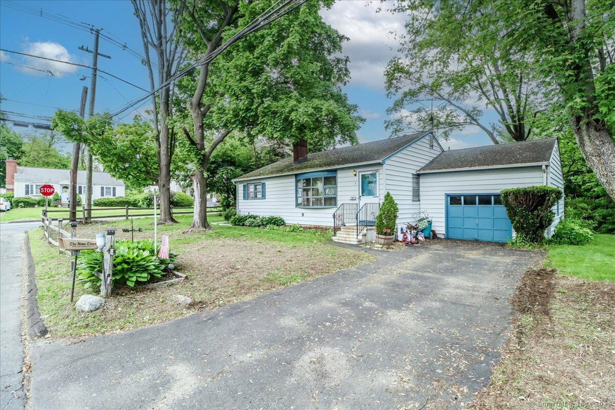 Property Photo: 1 Triangle Terrace CT 06810