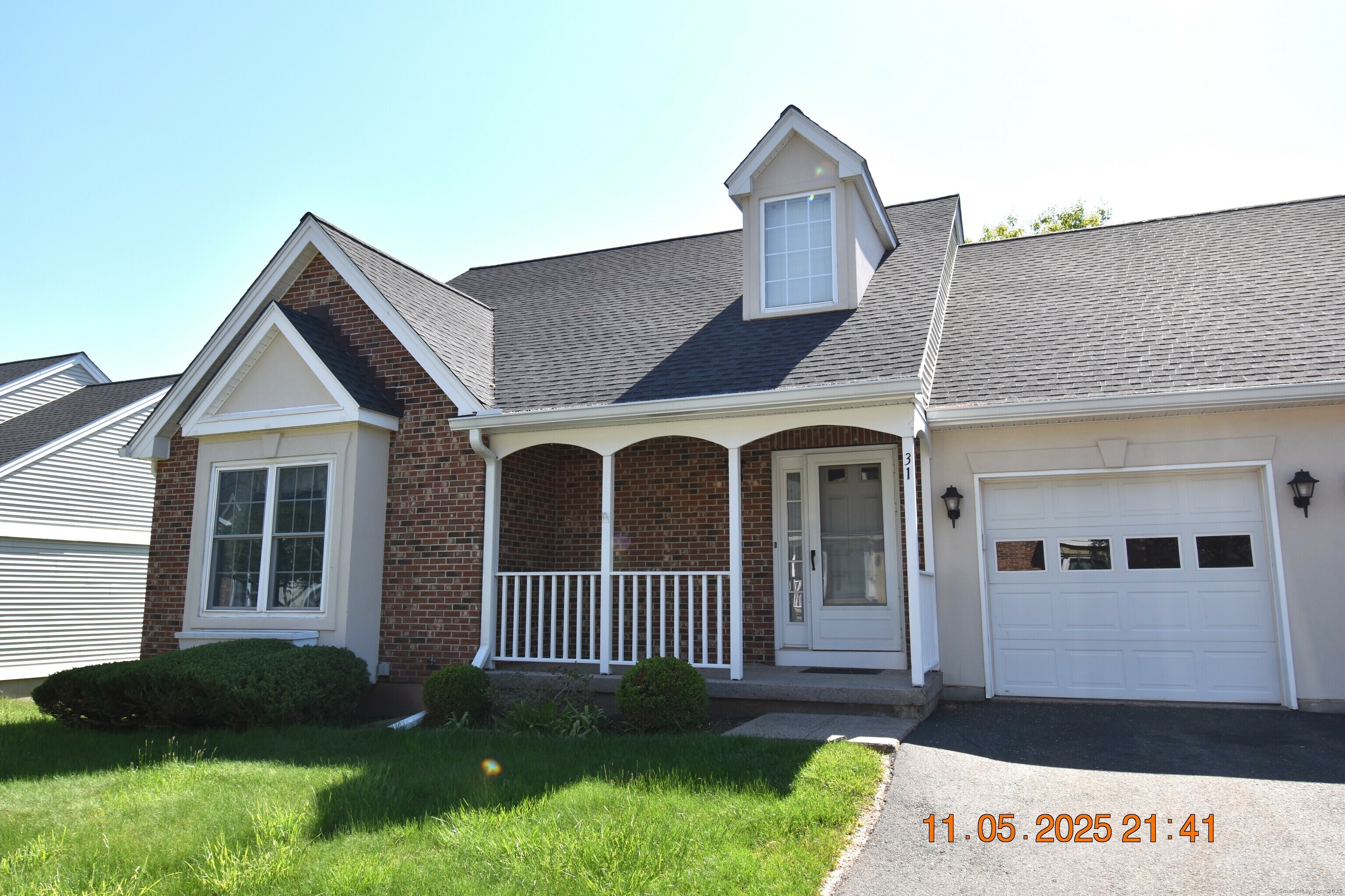 Property Photo: 31 Brimfield Way 31 CT 06067
