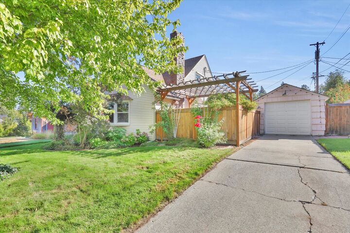 Property Photo:  2609 S Lincoln St  WA 99203 