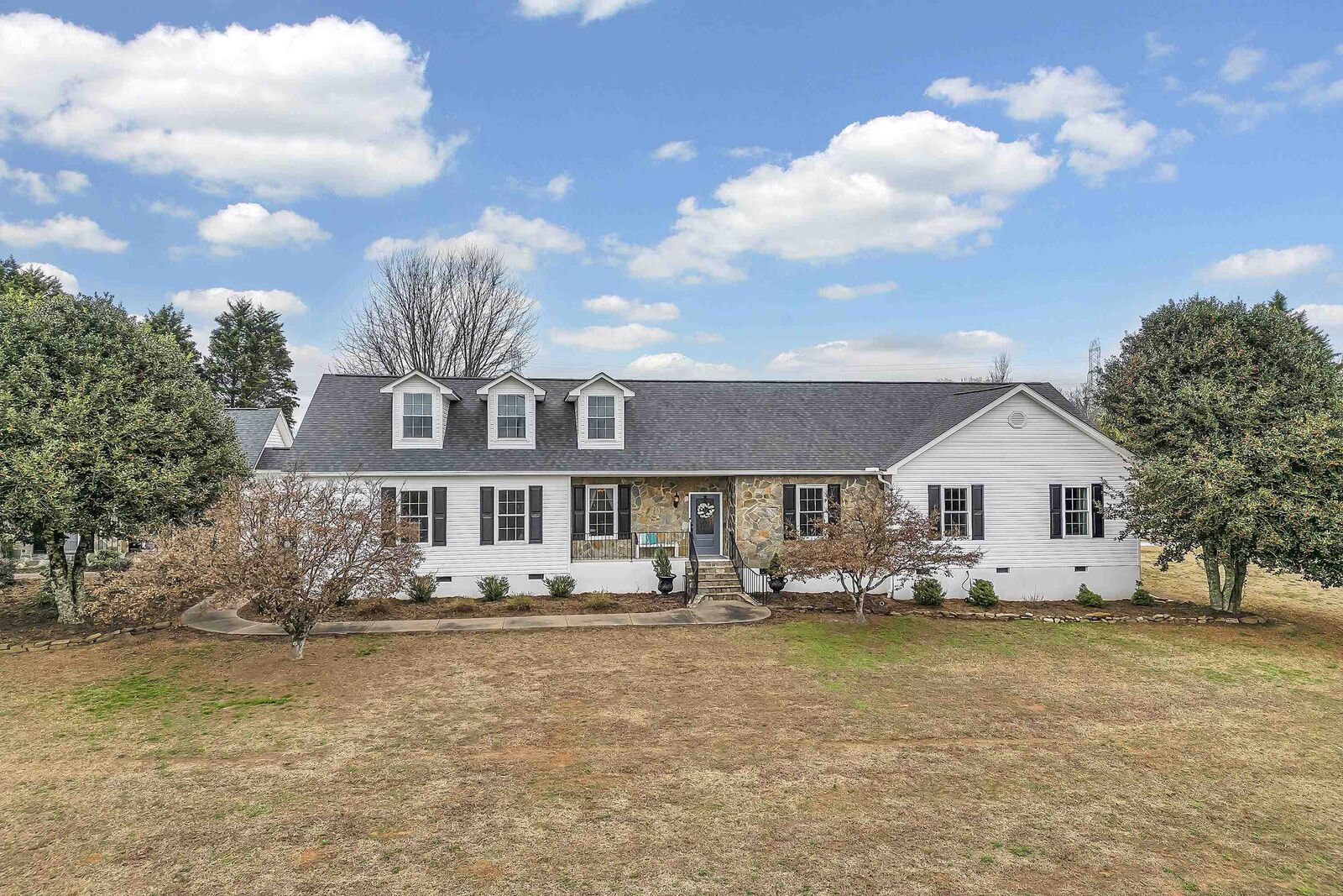 Property Photo: 121 Eastlake Drive SC 29302