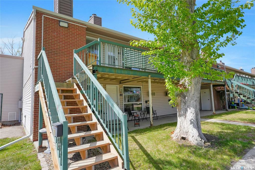 Property Photo: 182 Gore Place SK S4T 7S4