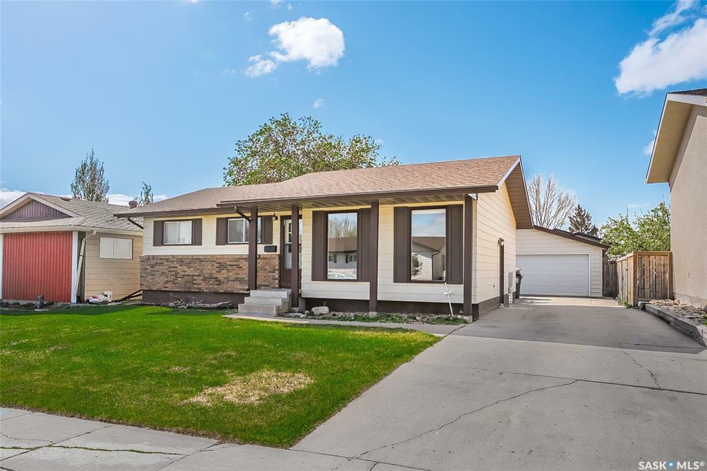 Property Photo: 151 Nesbitt Crescent SK S7L 5G6