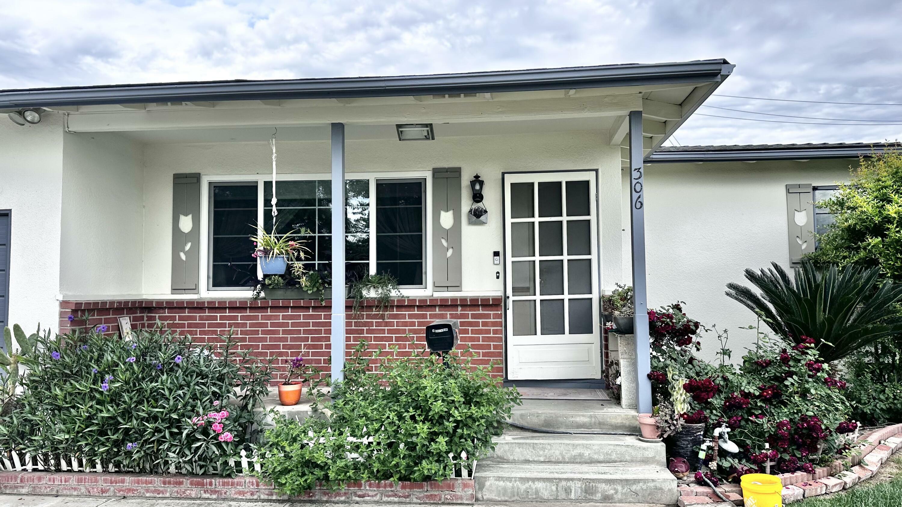 Property Photo: 306 Channing Way CA 93221