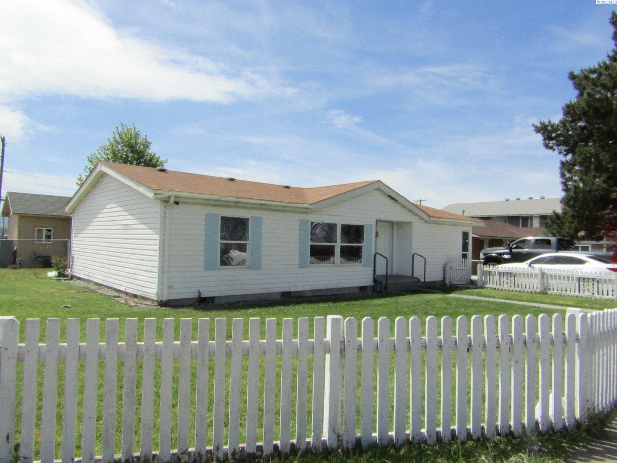 1504 W Clark St  Pasco WA 99301 photo